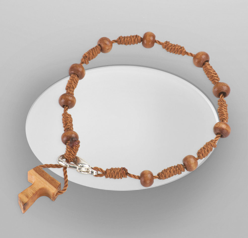 Wood bracelet and rope. Close with clasp.