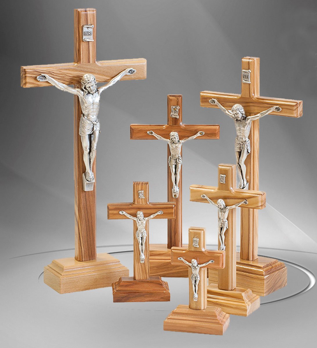 Crucifijo madera con base.