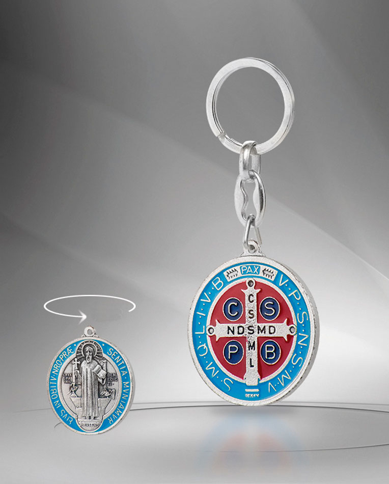 Keychain of Saint Benedict medal. Enameled metal.