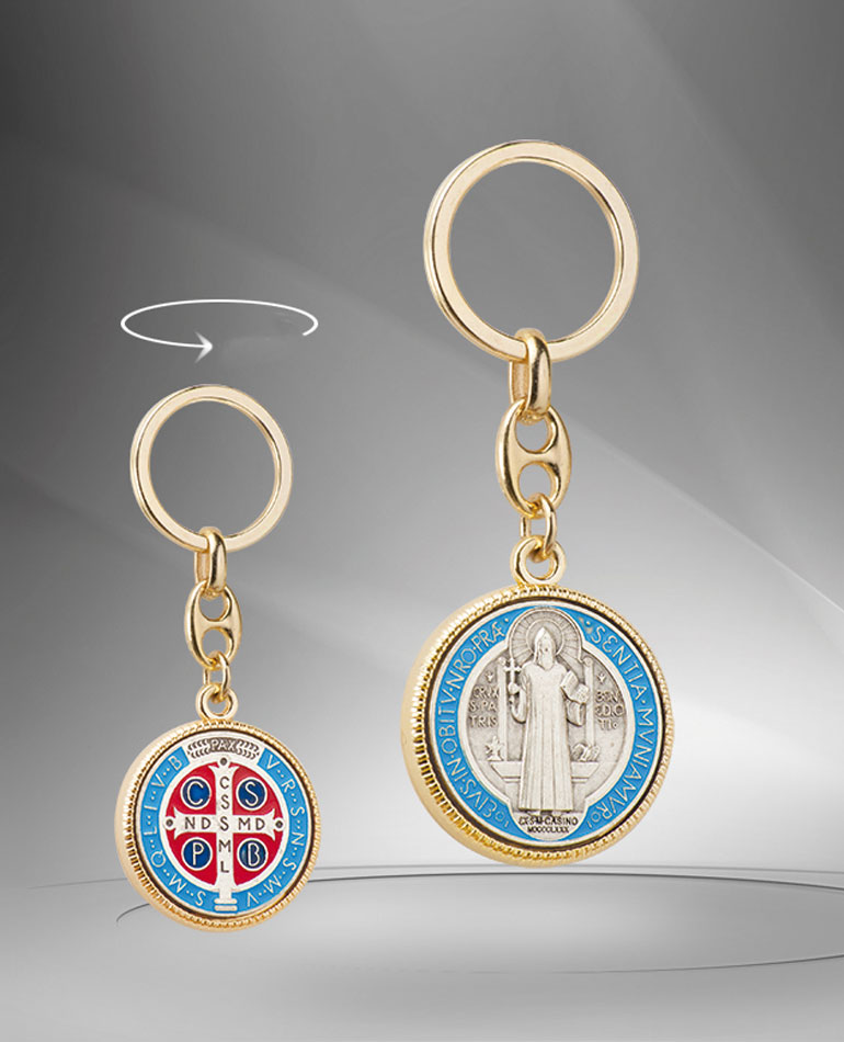 Keychain of Saint Benedict medal. Enameled metal.