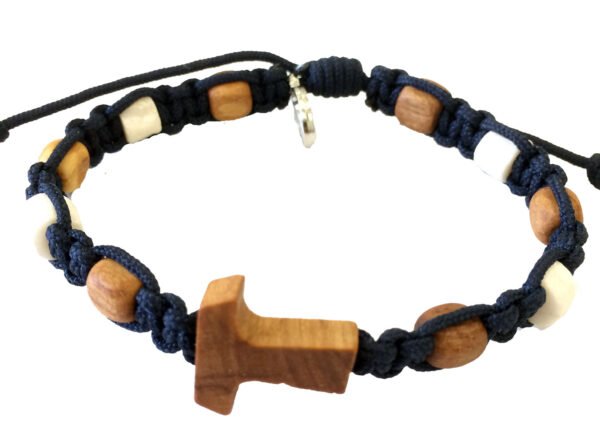 Brazalete con cruz de Tau. Madera y cuerda. Cierre con cuerda.-0