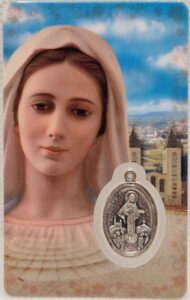 Estampa de la Virgen de Medjugorje con medalla