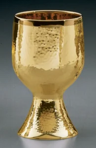 Cáliz cincelado.