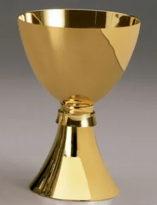Cáliz cincelado.