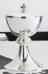 Copón cincelado (Romanico)