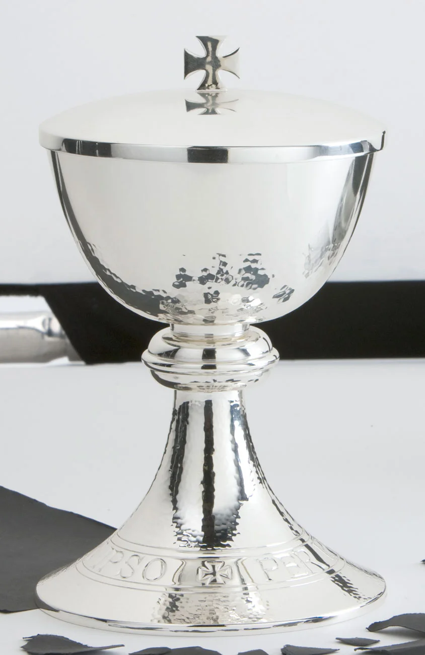 Copón cincelado (Romanico)