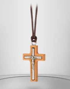 Cruz en madera de olivo y metal
