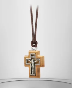 Cruz en madera de olivo y metal