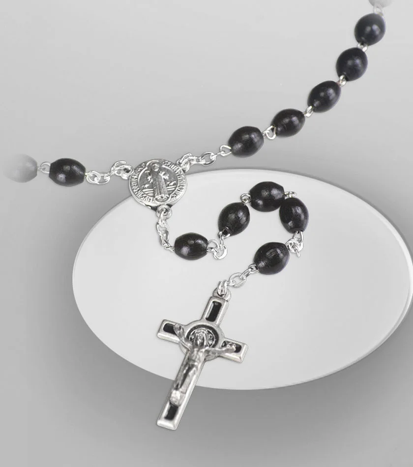 Rosario de San Benito con cruz, en madera y metal