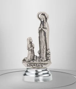 Virgen de Lourdes con Bernadette. Metal