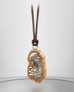 Virgen en madera de olivo y metal