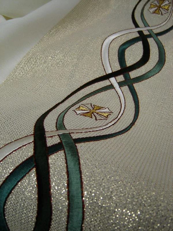 OLCA062B0229-1-Chasuble-with-embroidered-stole